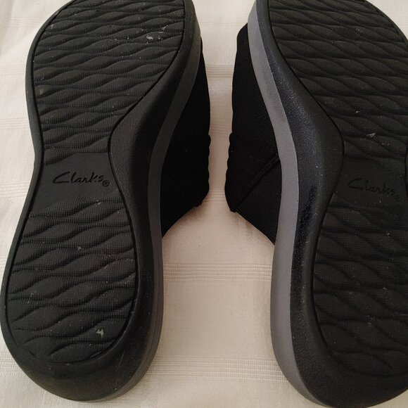 CLARKS WOMENS CLOUDSTEPPERS CUSHION SOFT BLACK SIZE 10 SLIDES GUC - Picture 3 of 7